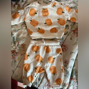 Old Navy 2 piece infant seat pants and shirt. Size 0-3 months. Brand new